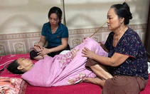 Vụ thảm án ở Đồng Nai: Mẹ già khóc ngất chờ nhìn mặt con cháu lần cuối