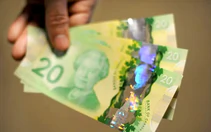 Tờ 20 đô Canada mới dùng công nghệ bảo mật chưa từng có, dải màu tím bí ẩn
