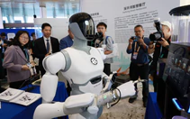 Reuters: Trung Quốc chuẩn bị đưa robot hình người vào tác chiến