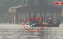 Trục vớt, di dời bom tại chân cầu Long Biên