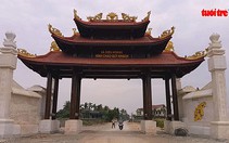 “Choáng” với cổng làng 4 tỉ đồng