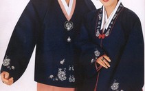 Trao tặng áo dài truyền thống Hanbok cho Bảo tàng Dân tộc học