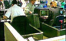 Anh: sân bay Heathrow áp dụng qui định mới về đóng gói hành lý