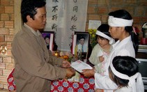 Lũ và nỗi đau của mẹ con người đưa đò, vớt rác