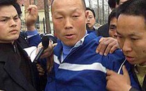 Vợ về, thoát nạn!