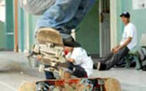 Bạn trẻ và... nhào lộn