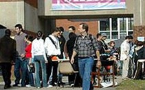 Anh: Du học sinh đối mặt với phí làm visa tăng cao