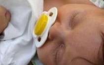 Núm vú giả giúp giảm nguy cơ đột tử ở trẻ sơ sinh