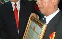 Tặng Huân chương Sao vàng cho ông Trần Quốc Hương