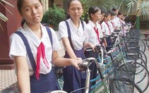 Tặng xe đạp cho học sinh nghèo