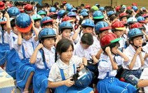 Tặng hơn 1.000 mũ bảo hiểm cho học sinh tiểu học