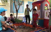 Cha mẹ bận rộn, con chậm nói