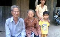 Hai trẻ bơ vơ