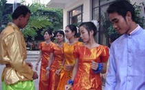 Sinh viên Khơme vui tết Chol - ChNam - ThMay 2008