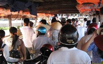 Nghẹt tim khi qua đò