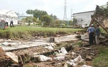 Đổ tường rào gây ngập lụt 20 nhà dân