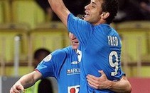 Fred giúp Lyon duy trì ngôi đầu bảng