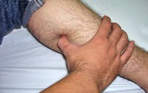 Làm gì nếu chuột rút lúc ngủ?