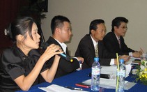 "Nghệ sĩ ăn mặc phản cảm" và những cự cãi khó tránh