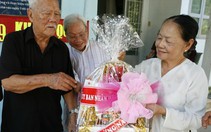 Lãnh đạo TP.HCM chúc tết các nghệ sĩ lão thành
