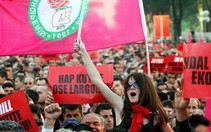 Biểu tình rầm rộ đòi kiểm lại phiếu ở Albania