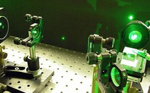 Dùng tia laser di chuyển đồ vật