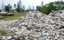 Phế thải công nghiệp lấn sân "Bảy dũng sĩ Điện Ngọc"