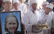 Tiễn đưa mẹ Thứ về với đất trời