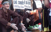 Sinh viên nước ngoài tìm hiểu văn hóa Việt