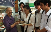 Quyên góp cho trẻ em vùng xa