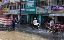 Long Xuyên ngập lũ kéo dài do triều cường cao kỷ lục