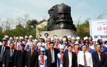 Huế: an vị tượng đài Phan Bội Châu