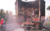 Bạc Liêu: xe tải chở hàng tự bốc cháy