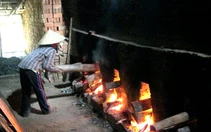 Lò gạch vẫn nhả khói