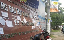 Nhếch nhác biển tên trường