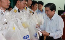 Quà Tết trao tặng gia đình chiến sĩ Trường Sa