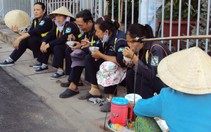 Phút nghỉ ngơi của công nhân môi trường đô thị