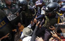 Công nhân may mặc biểu tình ở Campuchia, một người bị bắn chết