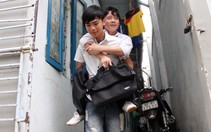 Ba năm cõng bạn đến trường