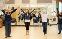Miếng băng keo thông minh giúp theo dõi bệnh Parkinson