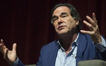 Oliver Stone làm phim về Edward Snowden