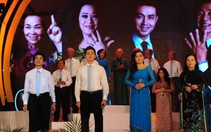 Ca sĩ Lưu Bích hát cùng thí sinh Tiếng hát mãi xanh