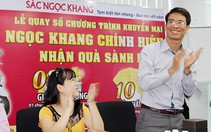 Khách hàng của Sắc Ngọc Khang được "nhận quà" ngày Báo Chí