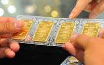 Vàng thế giới giảm giá nhưng vẫn còn cao