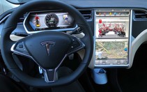 Mổ xẻ Tesla Model S còn hơn cả… iPad