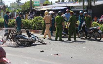Cột đèn ngã đè, ba người bị thương
