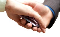 Phó chánh án TAND huyện bị tố nhận tiền bị can