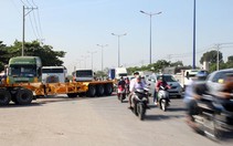Đường 12 làn xe, giao thông vẫn lộn xộn