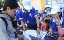 ​Hội đồng hương làm cẩm nang tặng thí sinh