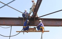 Nụ cười trên cầu Long Biên